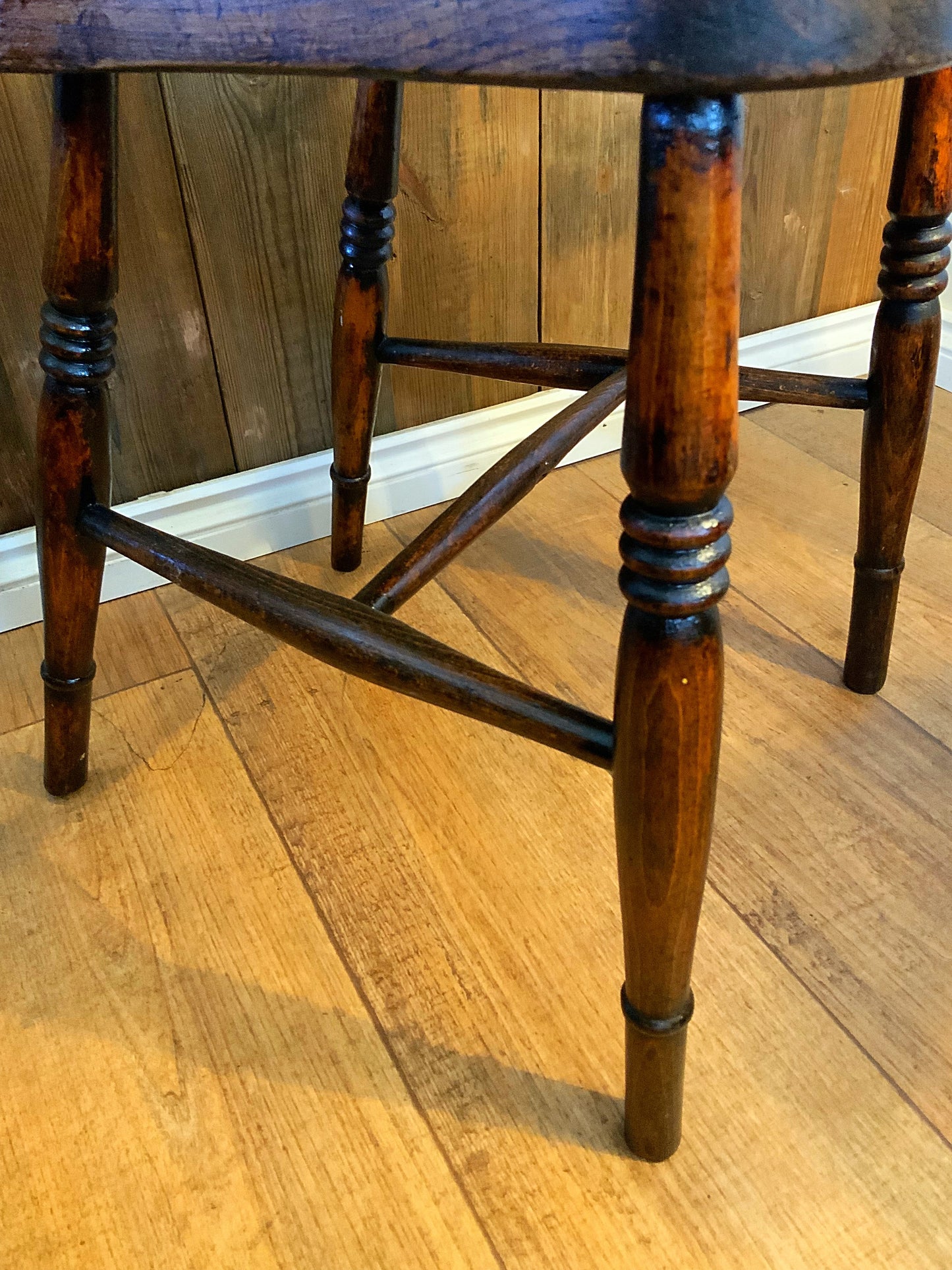 English antique Windsor knife back chair