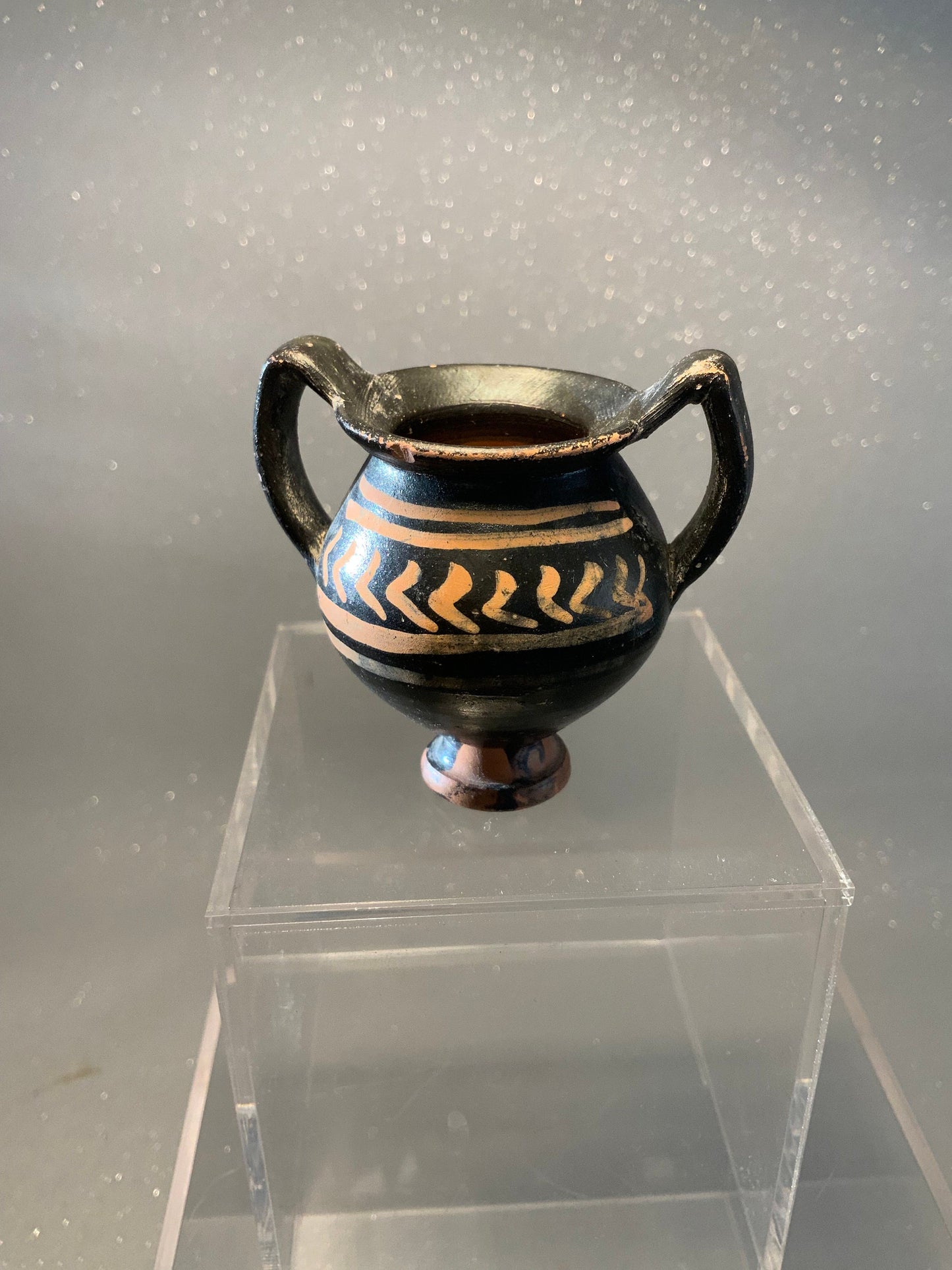 A beautiful ancient Magna Greaca vessel
