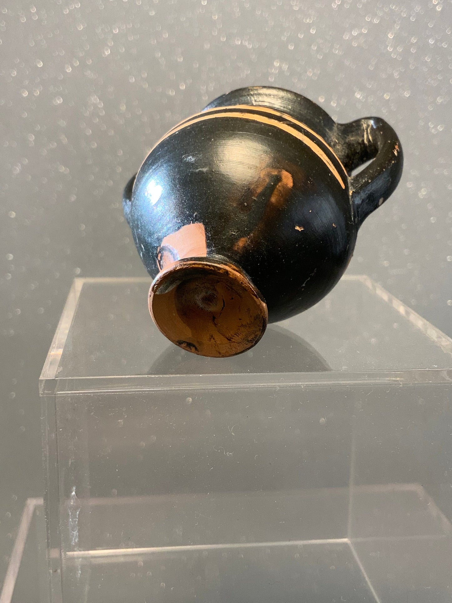 A beautiful ancient Magna Greaca vessel