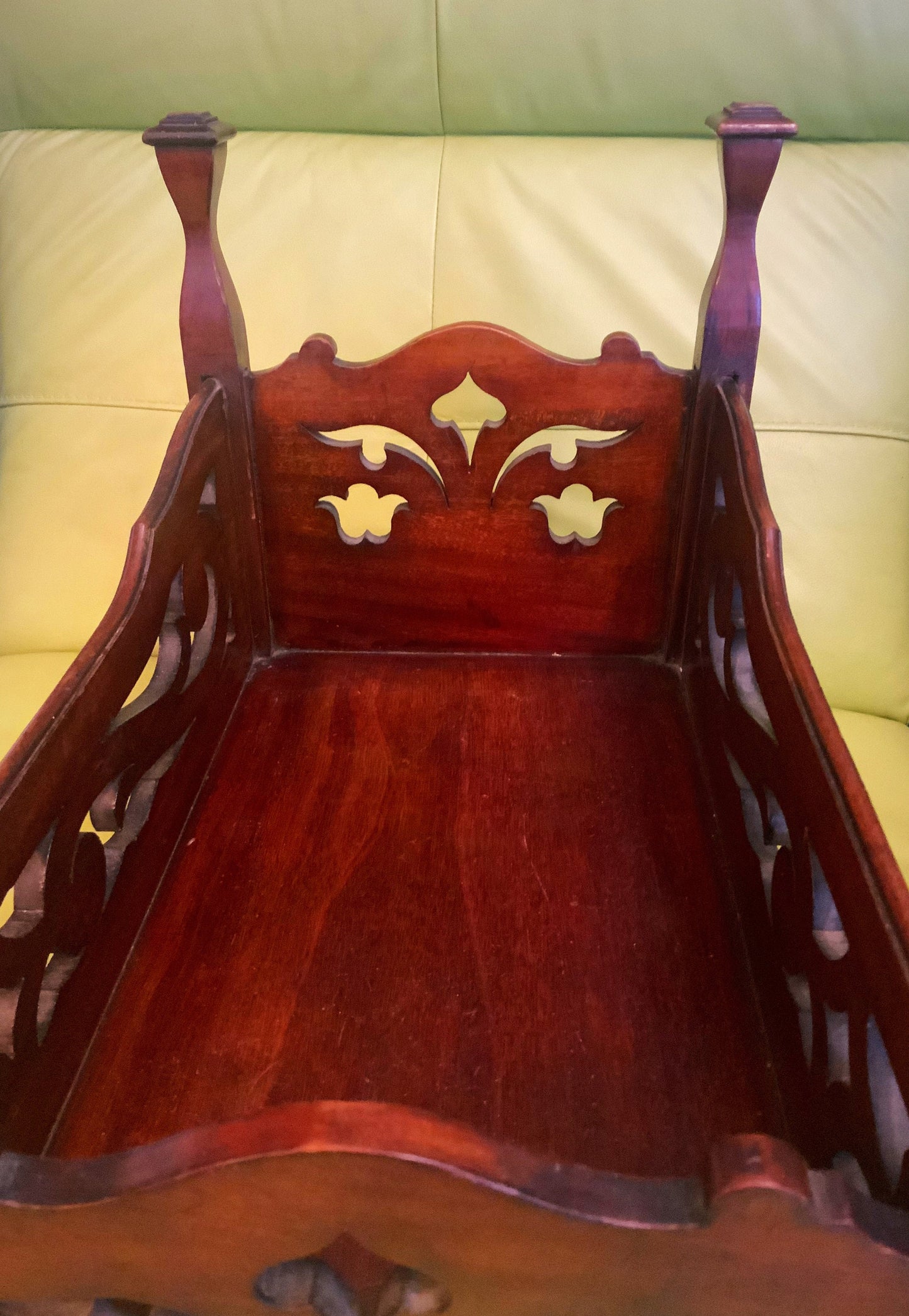 An outstanding Edwardian, Dolls crib