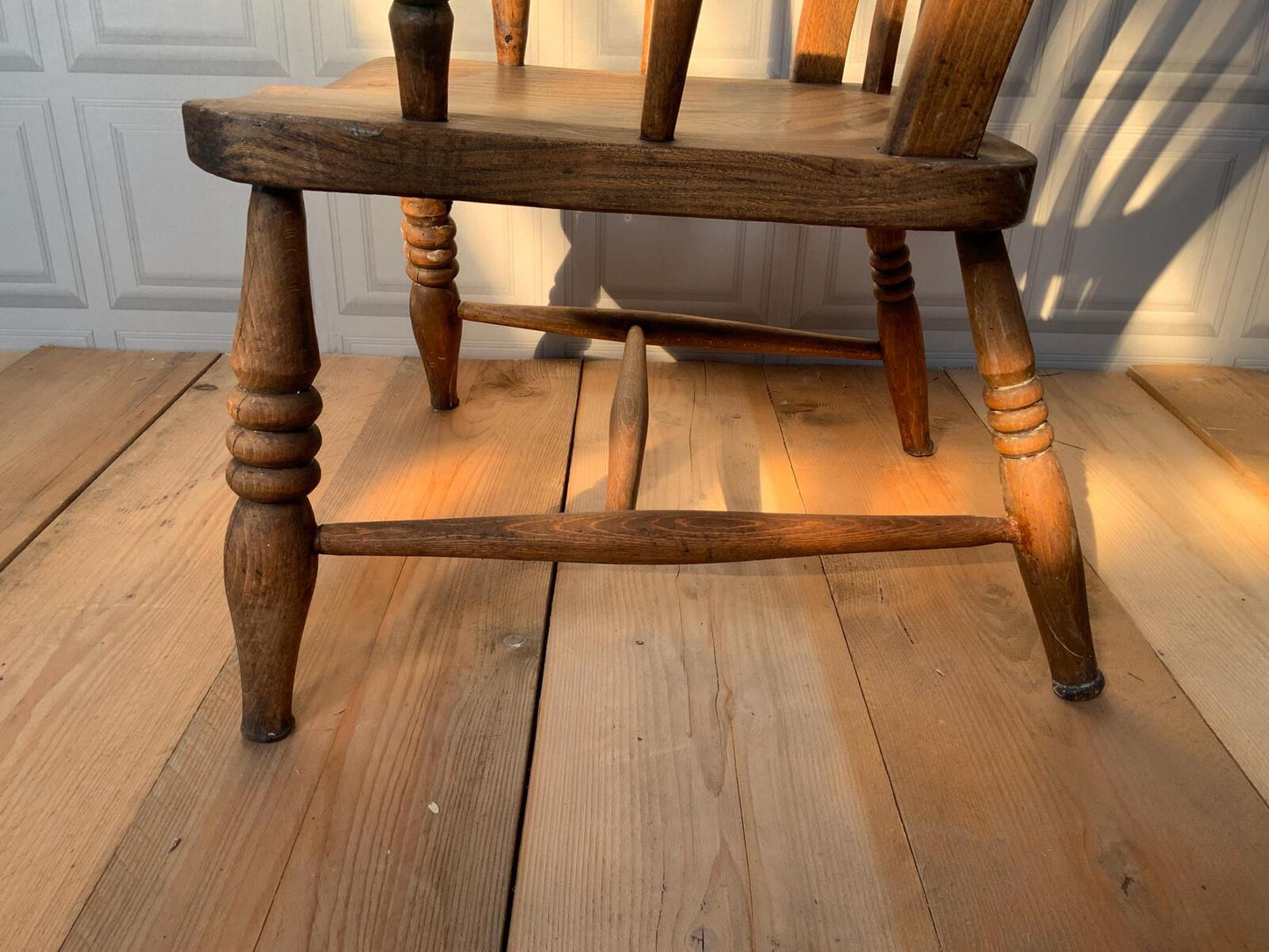 English antique Windsor arm chair