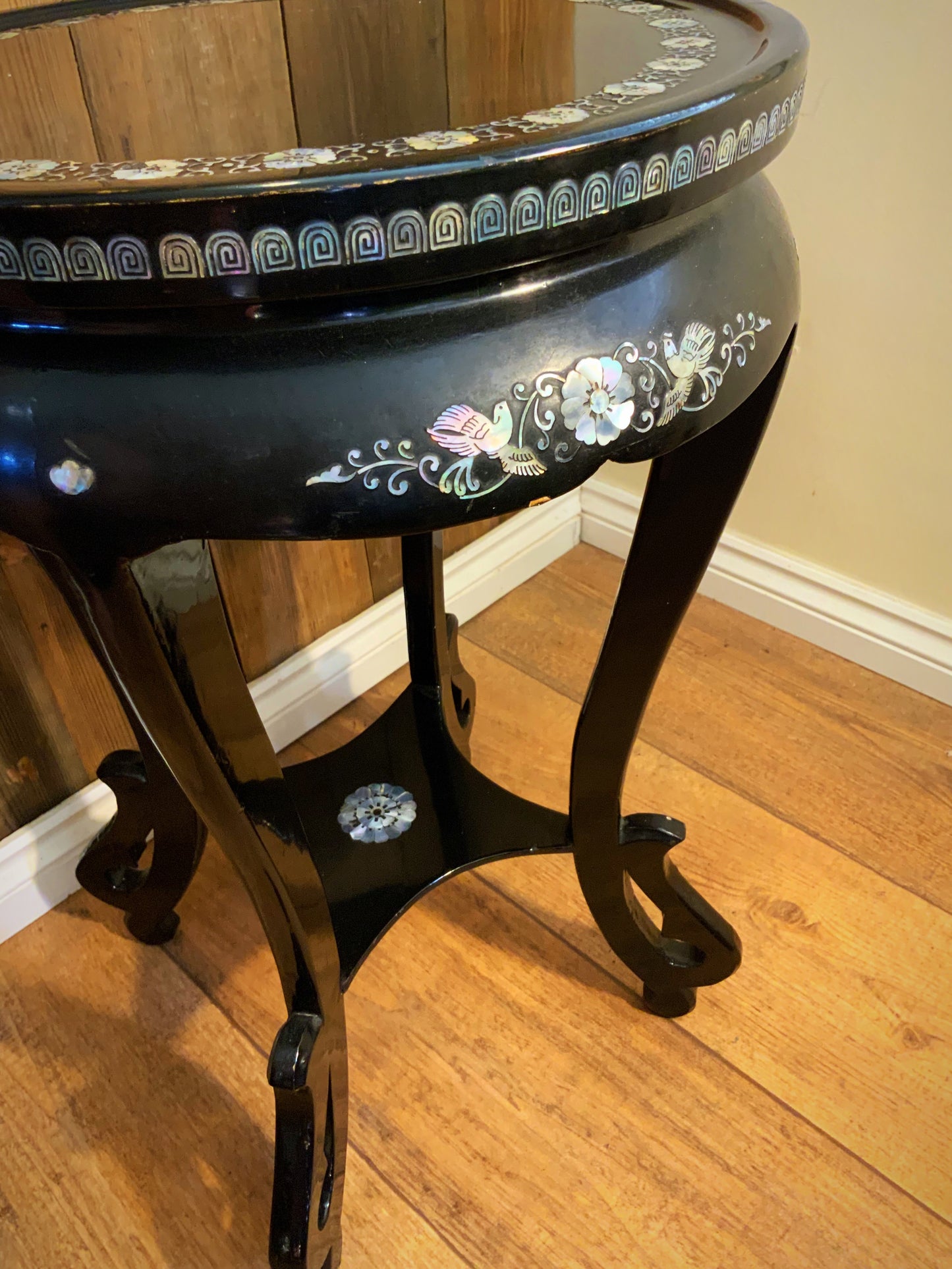 Chinoiserie side table, lacquered table