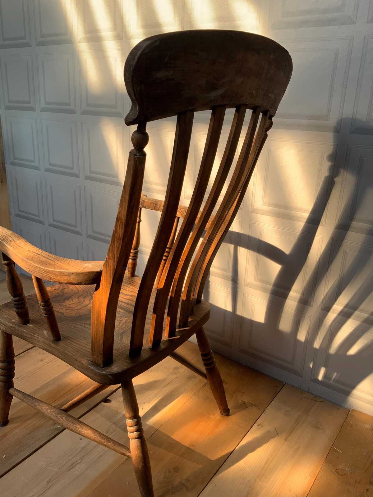 English antique Windsor arm chair