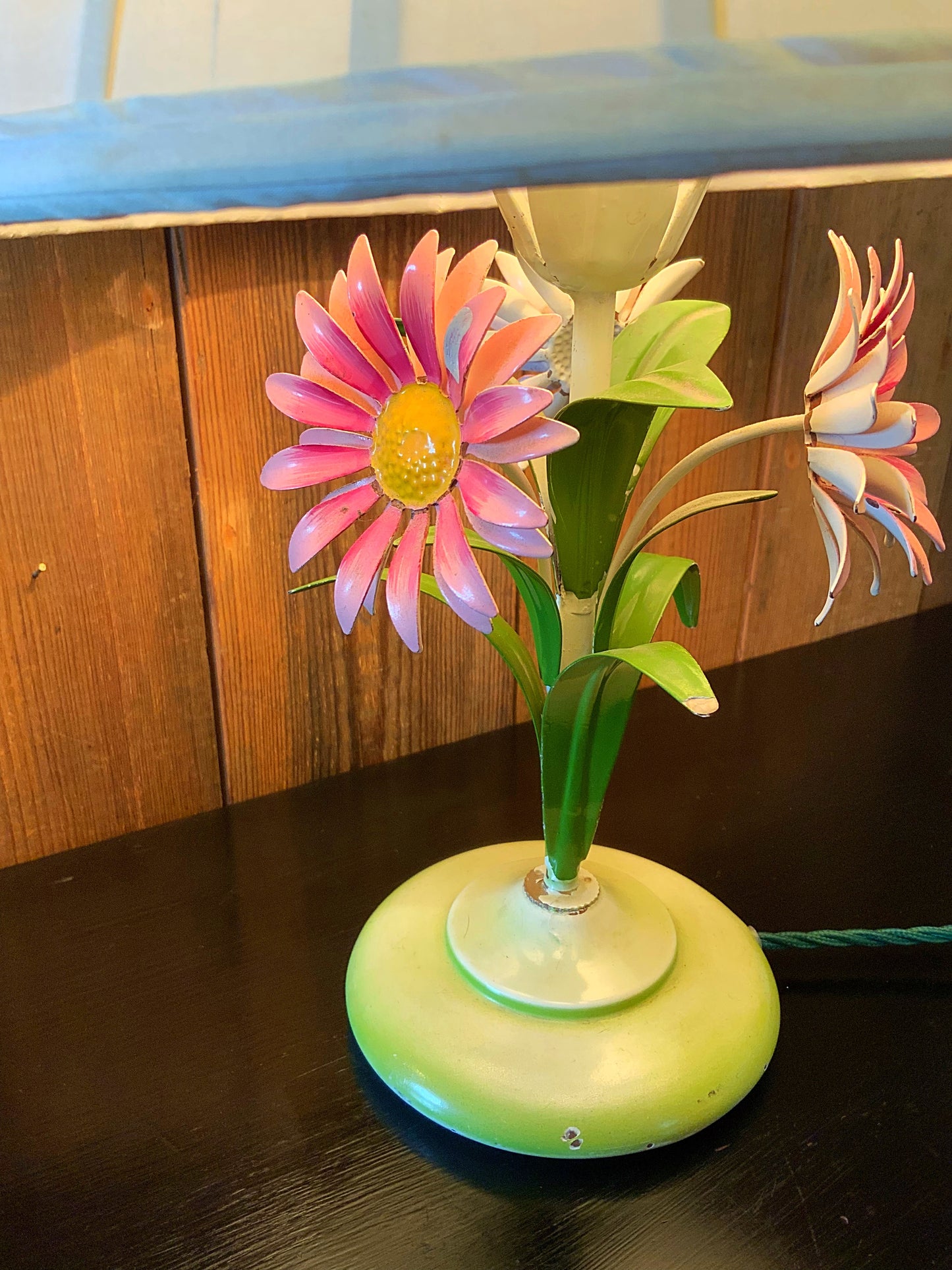 English Hand painted metal flower lamp