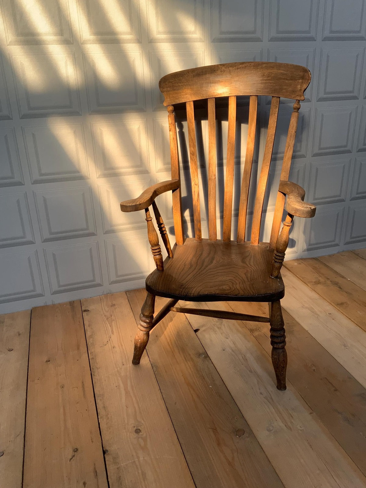 English antique Windsor arm chair