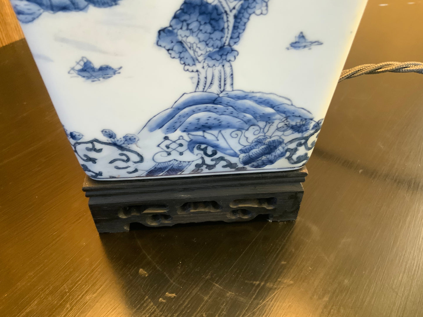 Chinese blue & white ceramic lamp