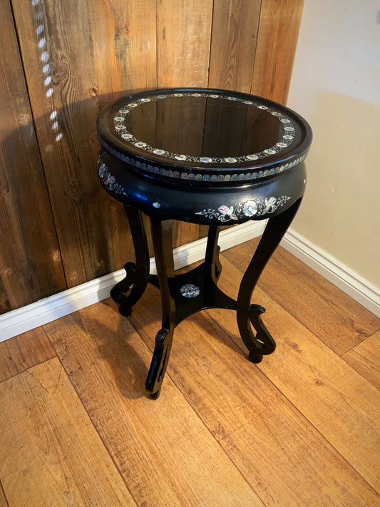 Chinoiserie side table, lacquered table