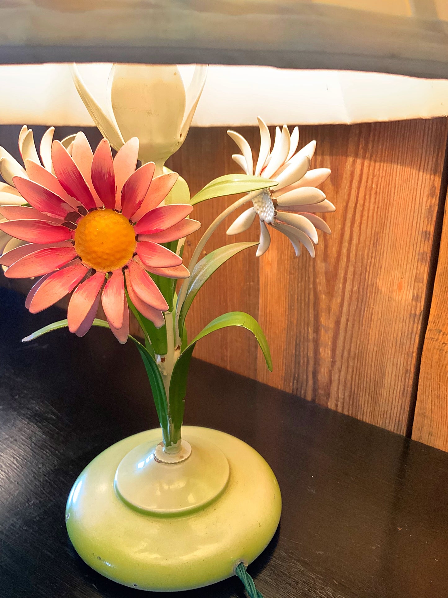 English Hand painted metal flower lamp