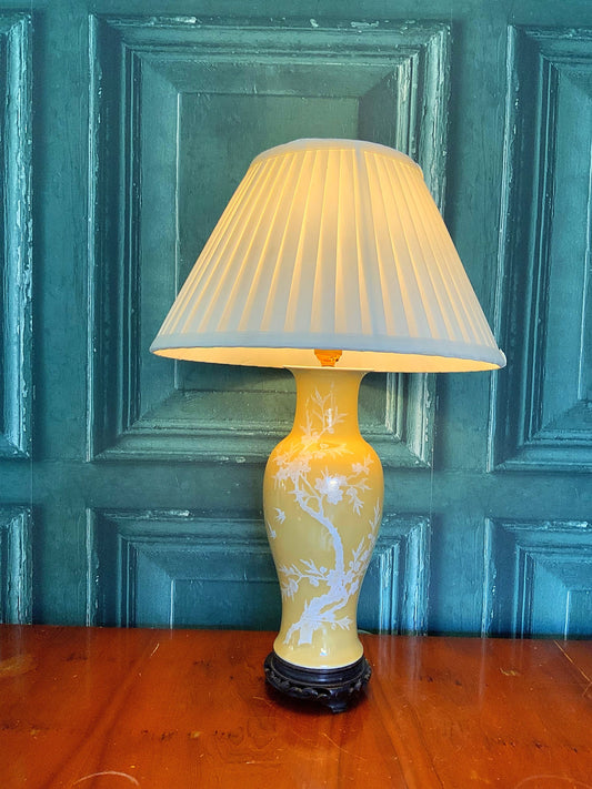 A stunning Chinese vintage yellow lamp